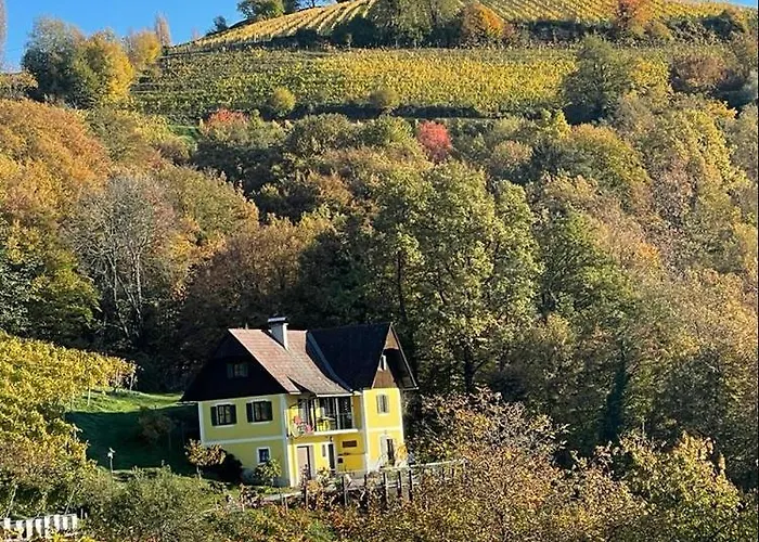 Malerisches Weingartenhaeuschen In Kitzeck